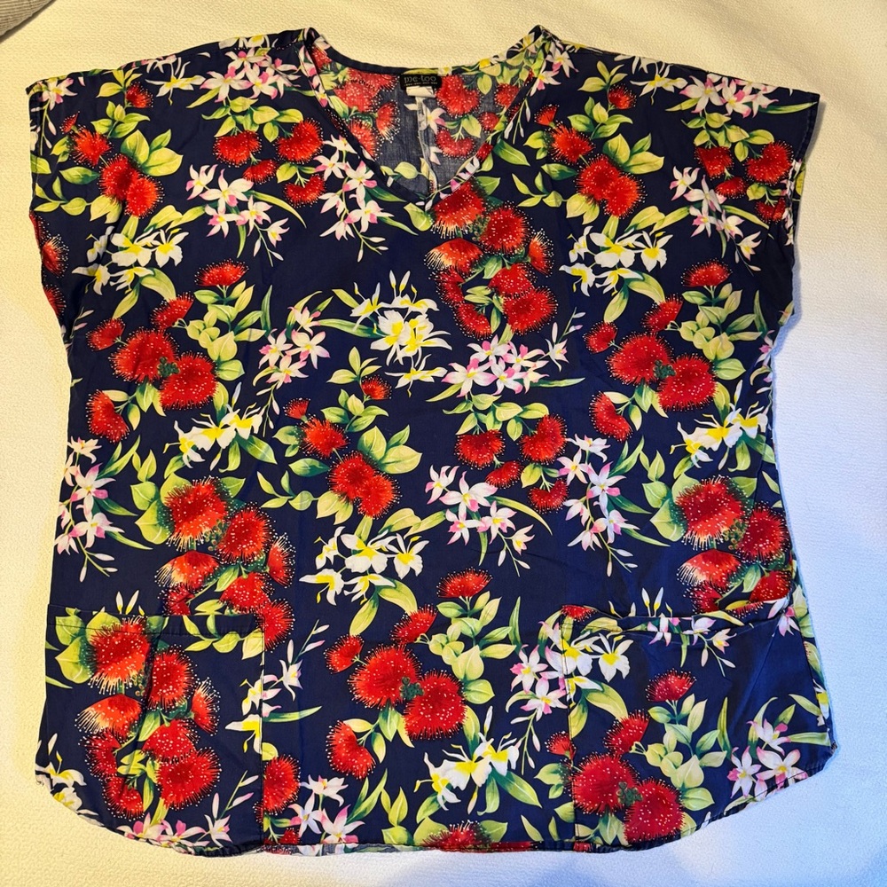 Bundle of 2 XL scrub tops, Disney Winnie the Pooh and Me Too tropical flowers - Picture 4 of 5